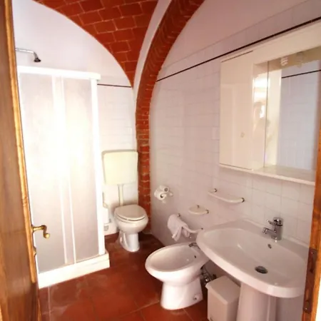 Villa Sant'anastasio Sleeps 24 Pool
